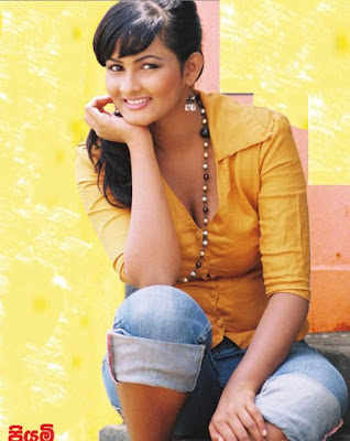 Sexy Lankan Actress Piumi Purasinghe
