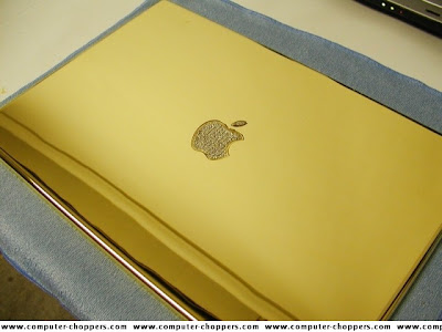Símbolo da Apple cravejado com diamantes no MacNote