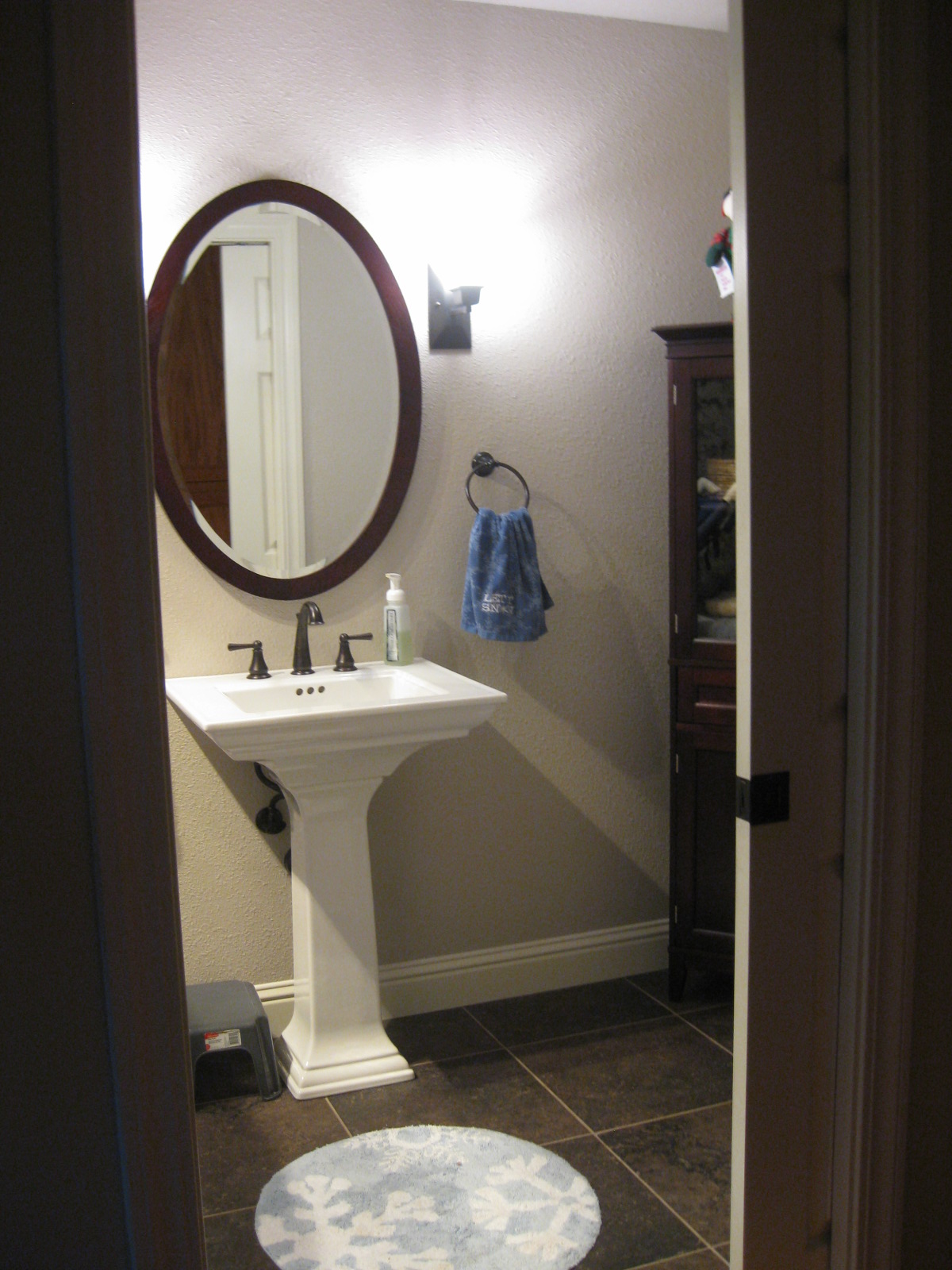 all new pix1 B Q Wallpaper Bathroom