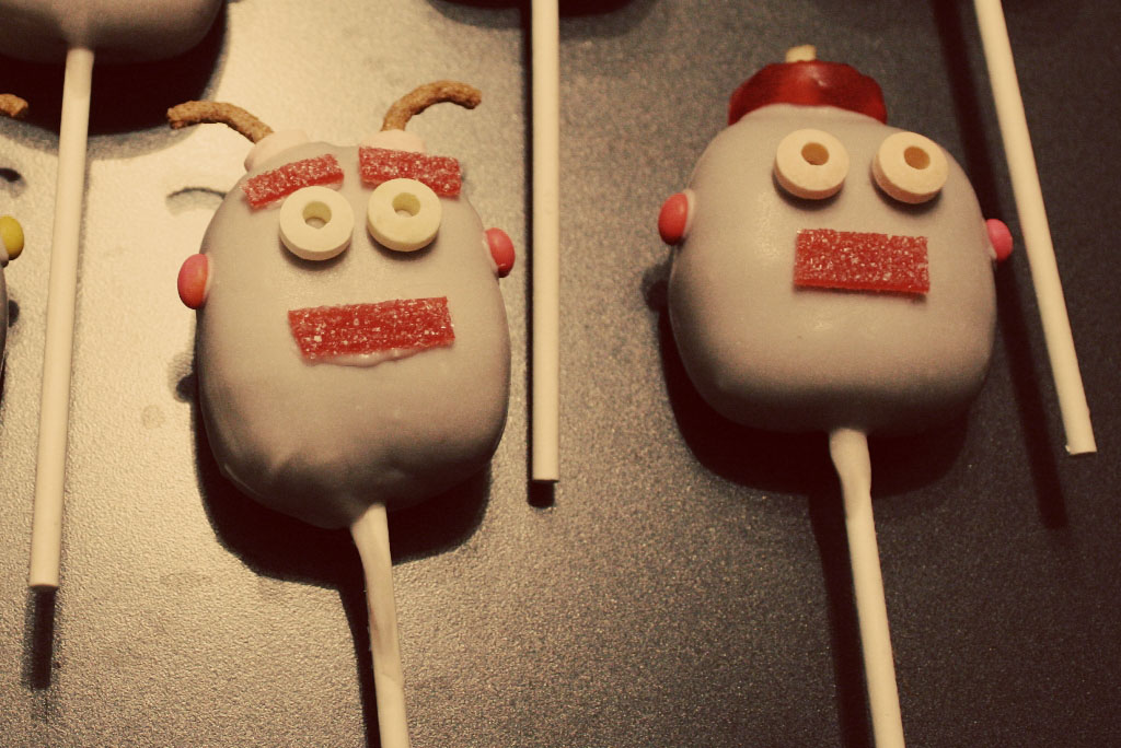 cake pops how to. robot cake pops