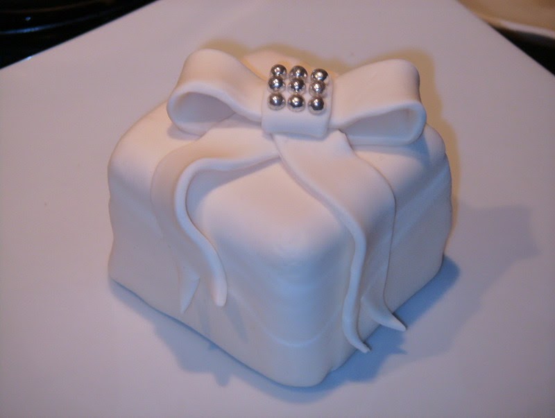 Pudi Cake Butik Pasta TEK KİŞİLİK BEYAZ KURDELELİ PASTA