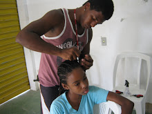 Aluno do Curso de Cabeleleiro especialista em cabelo afro e mega hair