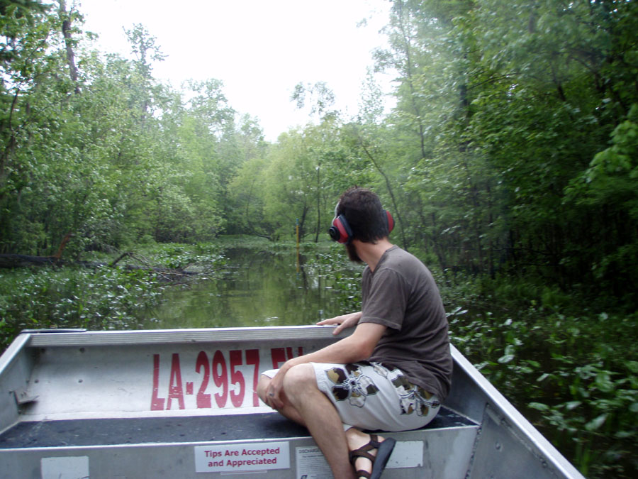 [mark+at+front+of+boat.jpg]