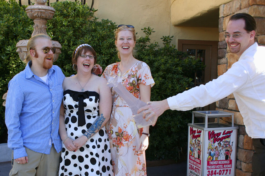 [gustav+the+eiffel+tower.jpg]