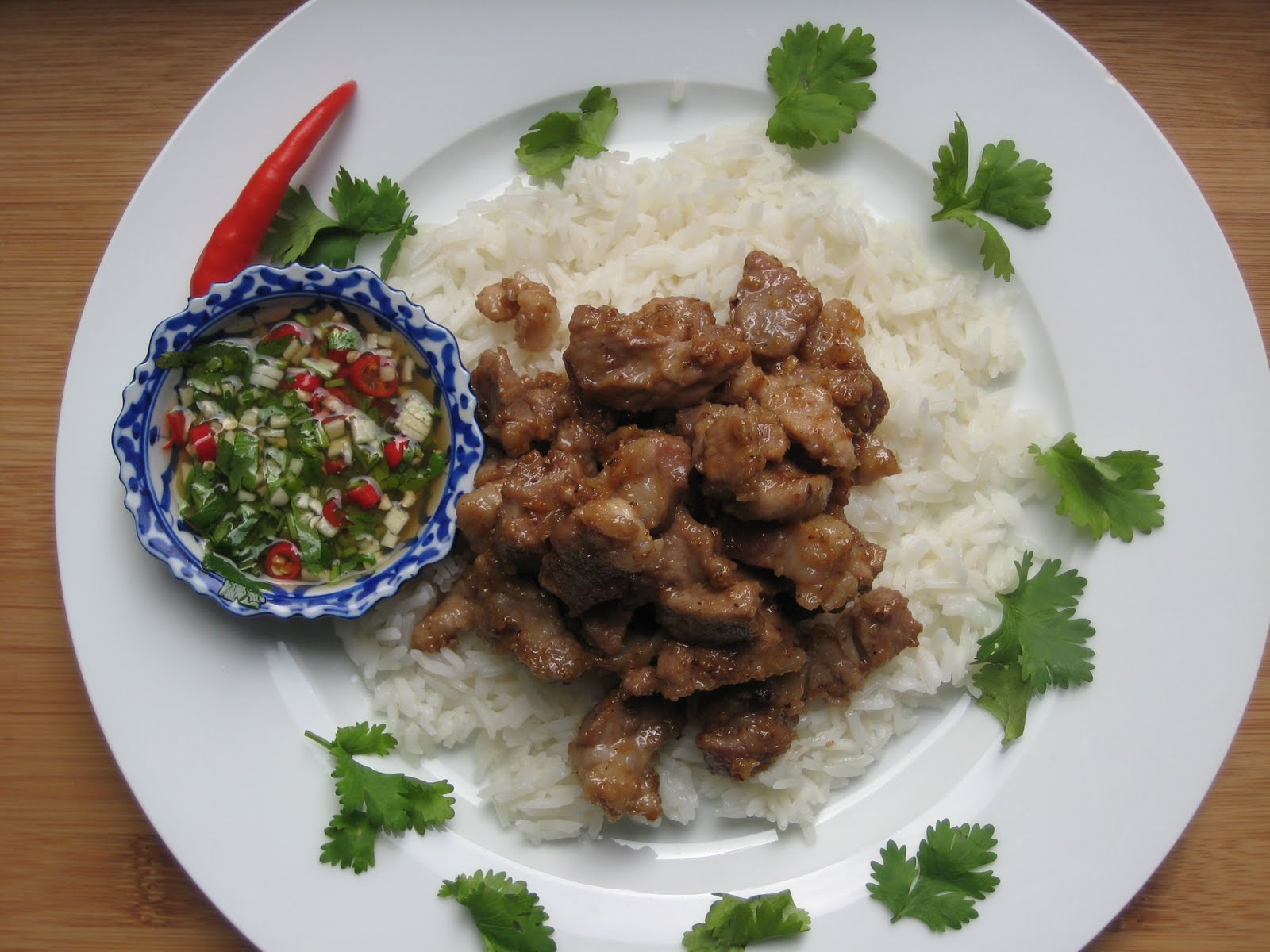 Spaces and Spices Thai Food Muh Phad Gratiam Prik Thai Schweinefleisch mit Knoblauch und