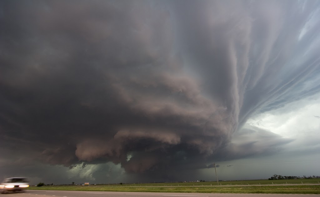 Drifting Whims Tornado outside Kearney, NE May 29, 2008