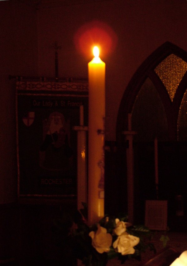 [Rochester_Easter_Candle_2006_lge[1].jpg]