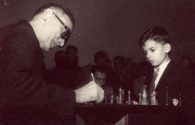Religião e jogos on-line: a nova vida de Mequinho, lenda do xadrez