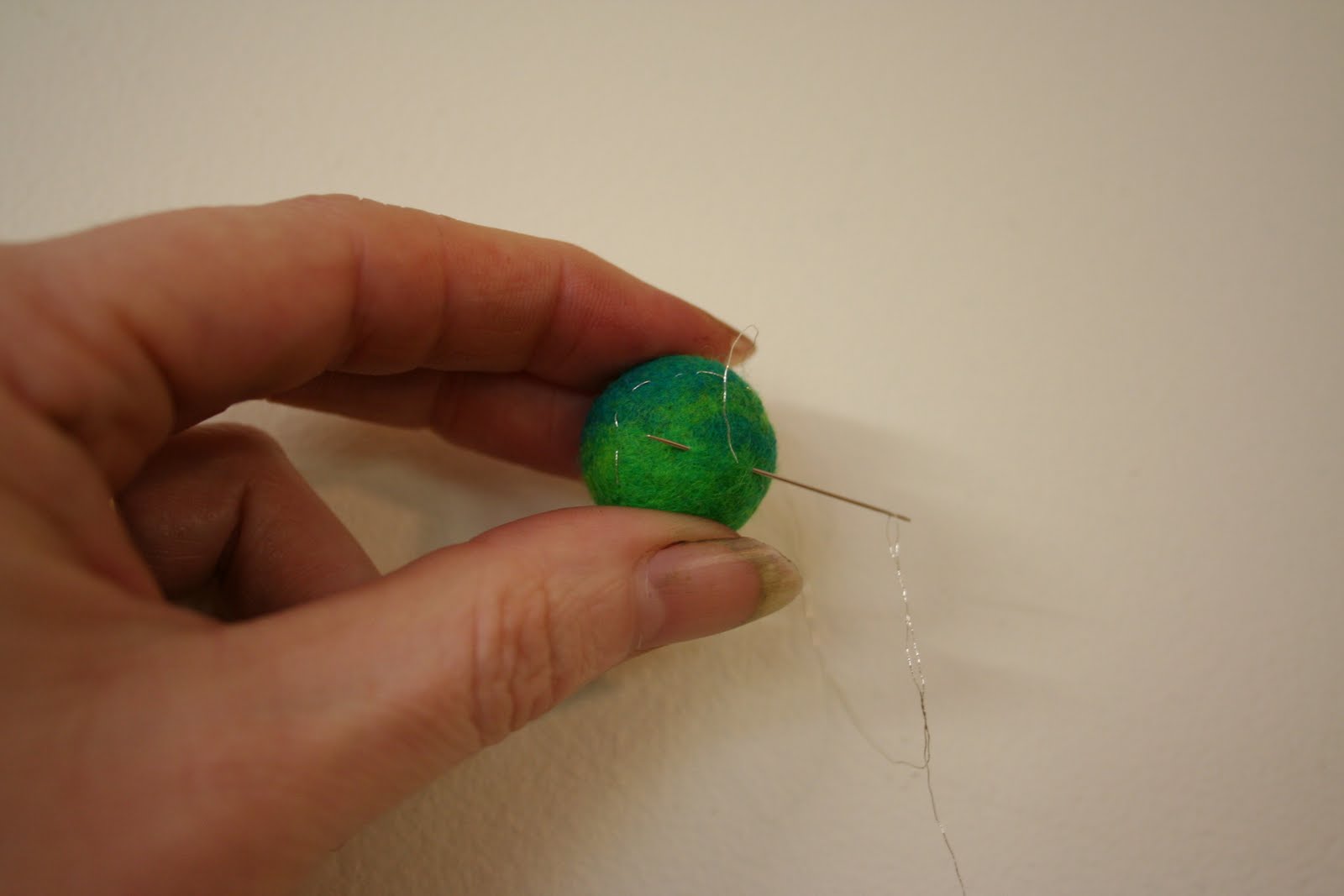 Spiral Dyed Downunder Felt Ball Necklace Instructions.