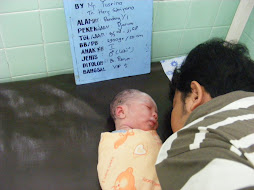 Vero baru lahir di bisikan Adzan pada telinga kanannya