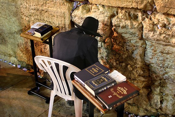 [MikhailLevit2.jpeg]