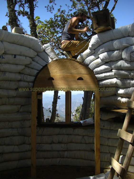 SuperAdobe: Arco de ventana