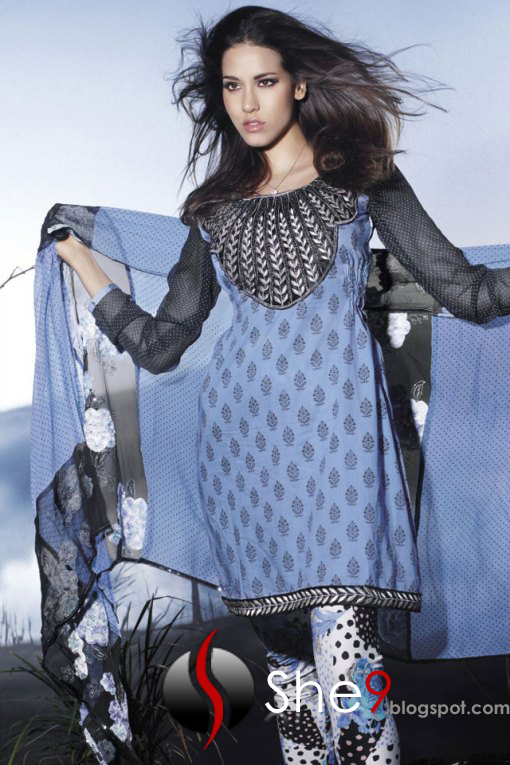 The neck design is simple having square shape and suits with the overall The neck design is simple having square shape and suits with the overall