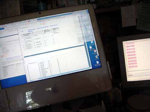 [11Bildschirme.JPG]