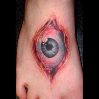Tattoo making eyes at the hands