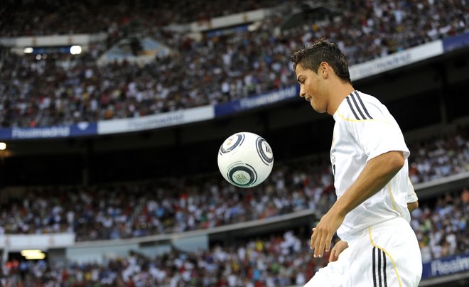 [f179997db2457acf1e46ffaad3fd3d94-getty-fbl-esp-por-eng-real-madrid-ronaldo.jpg]