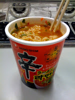 韓国にいる友達を思い出して久しぶりに辛ラーメンを食べた。