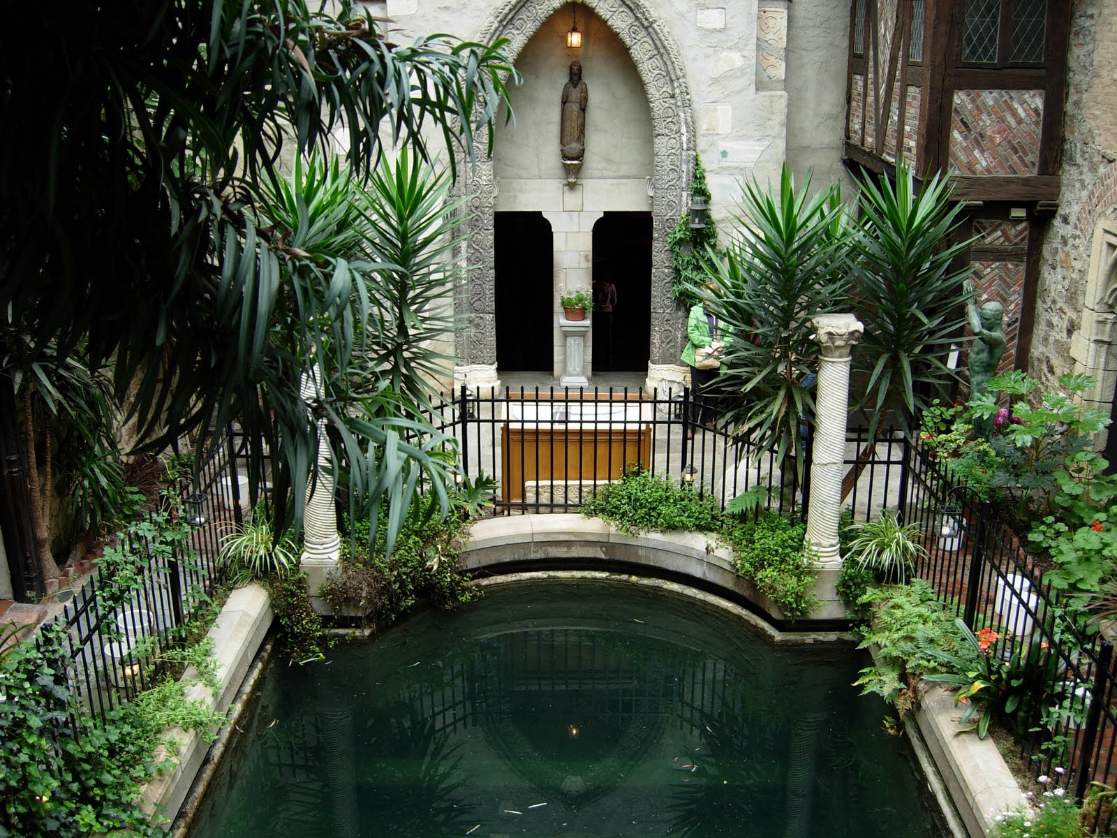 InkTracks: inside Hammond Castle