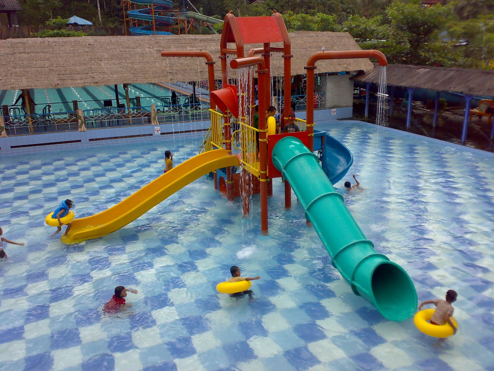 Felianisme Piknik Ke Tirta Indah Waterboom 2010