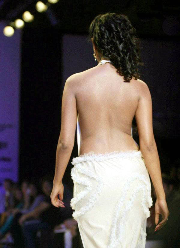 Bollywood artist blog: Actress Surveen Chawla Hot Pics