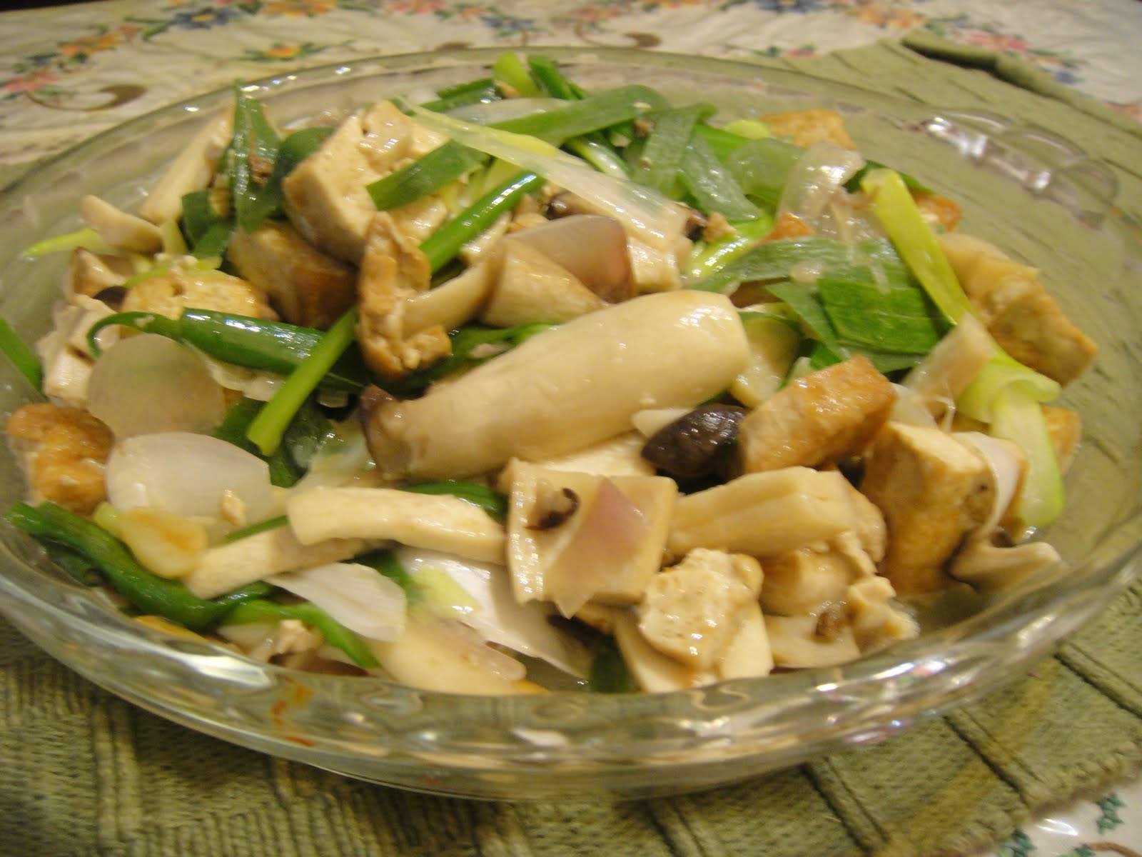 LILLIES AND LAVENDAR Sayur Leek,Tauhu dan Oyster King Mushroom