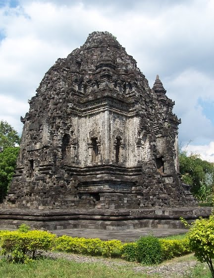 MANU TANGGUL: KARYA SENI RUPA NUSANTARA TIGA DIMENSI Kelas X
