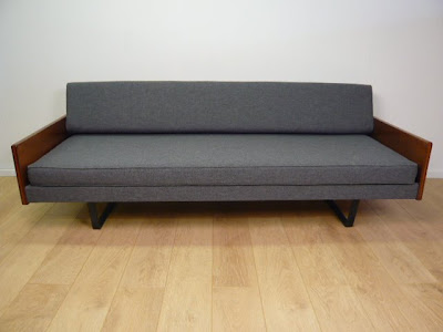 http://1.bp.blogspot.com/_8iwAp0k8cbk/Si_83GTDqqI/AAAAAAAABCI/Z572w1ypEyw/s400/robin+day+sofa+bed+3.JPG