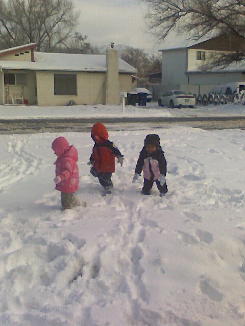 [kids+in+the+snow.jpg]