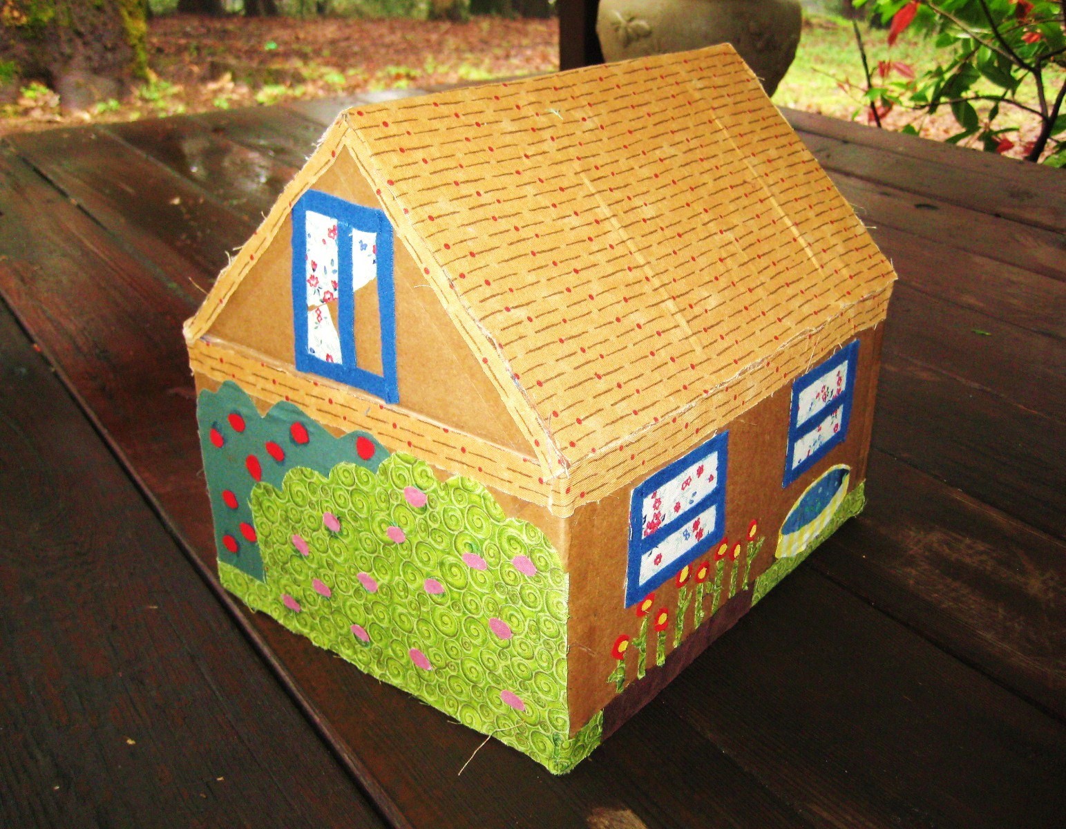 Busy HandsBusy Minds Cozy Cardboard Cottage