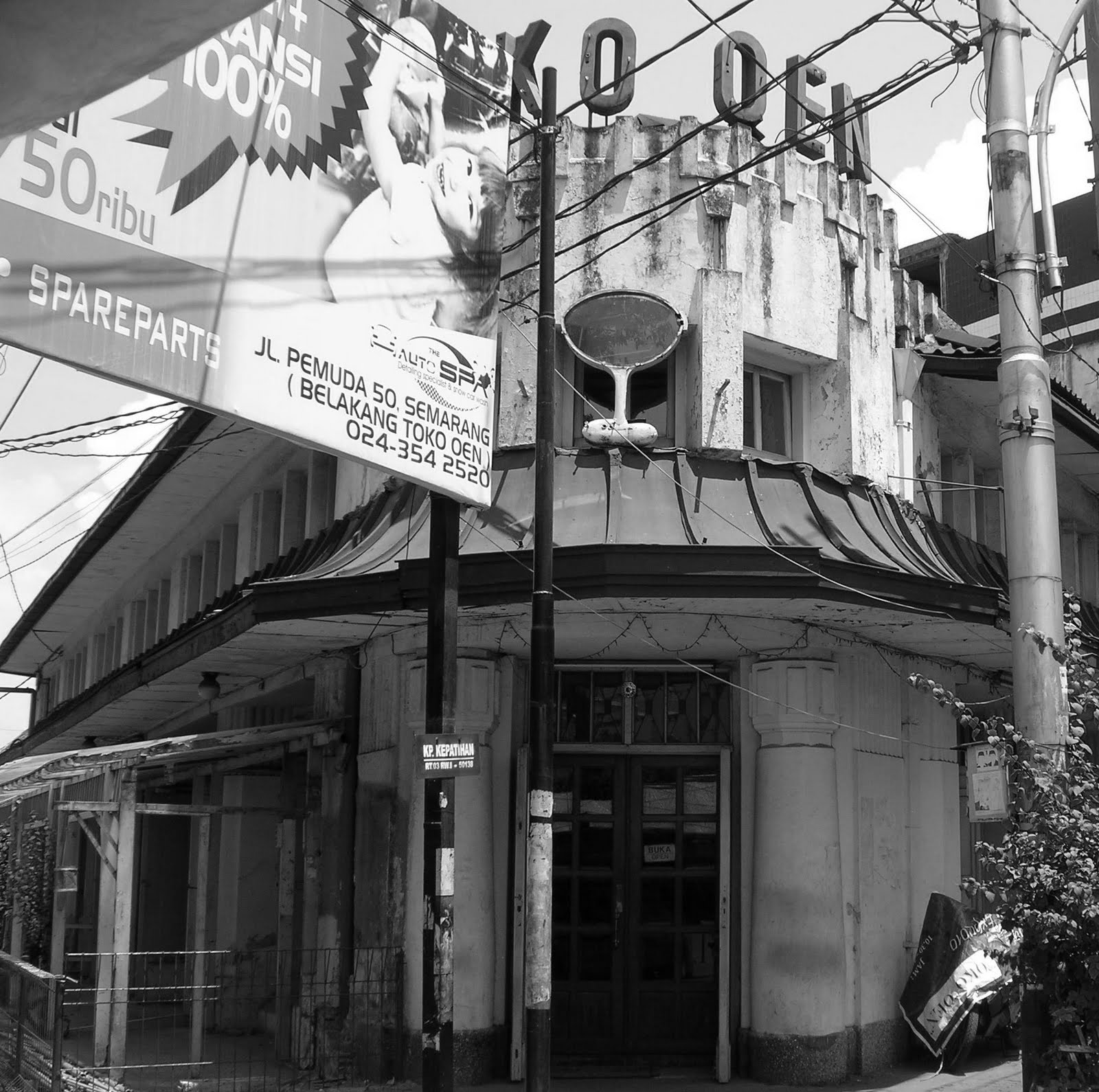 Semarang, a City Walkthrough: "Toko Oen": Remaining Old Retail Store at
