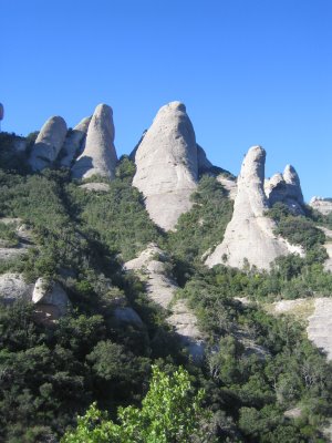 [montserrat.gorros.JPG]