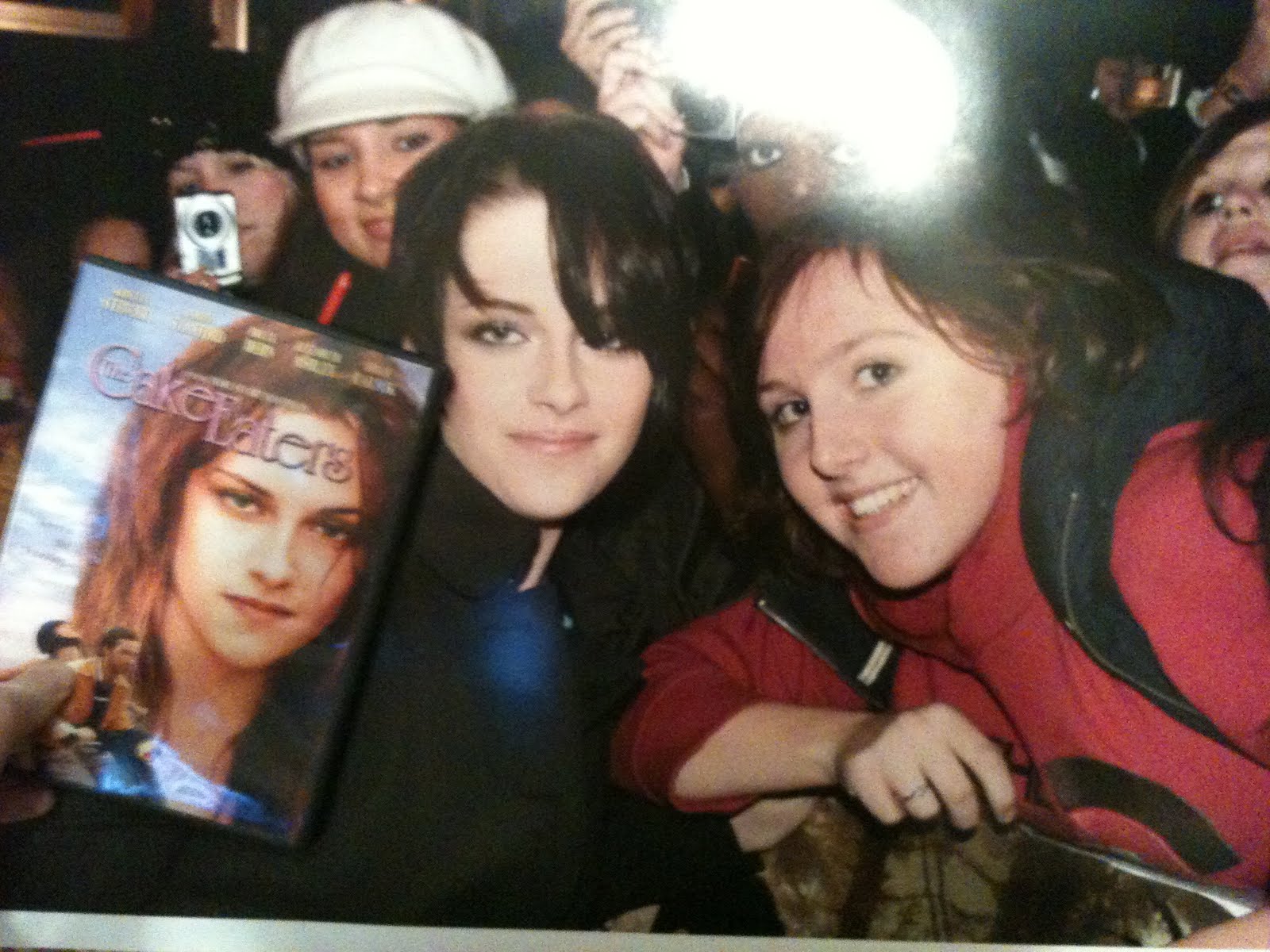 [Kristen+Stewart+Lauren+R+England.JPG]
