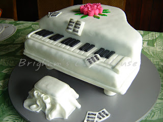 Brigham's Cake House: Grand Piano Cake