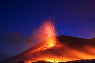 http://1.bp.blogspot.com/_8yDm-RRgfGA/S3aMnyfhqiI/AAAAAAAADUU/ZZmjkz7bamI/s400/volcanopicturetomasello2_2.jpg