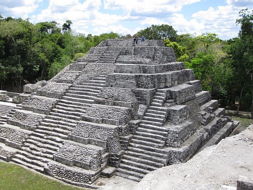 [Mayan+temple+at+yaxha3.jpg]