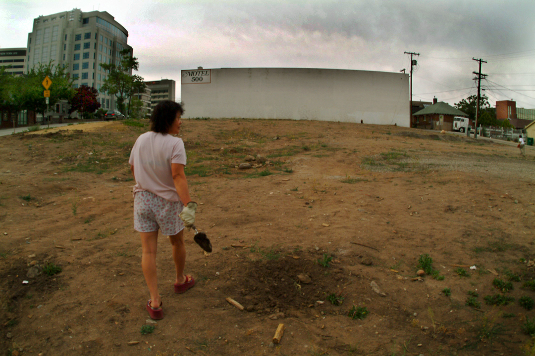 [angela+in+field.jpg]