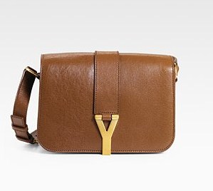 Minimalist Accessorizing for Maximum Impact - Day Bags - une femme ...  