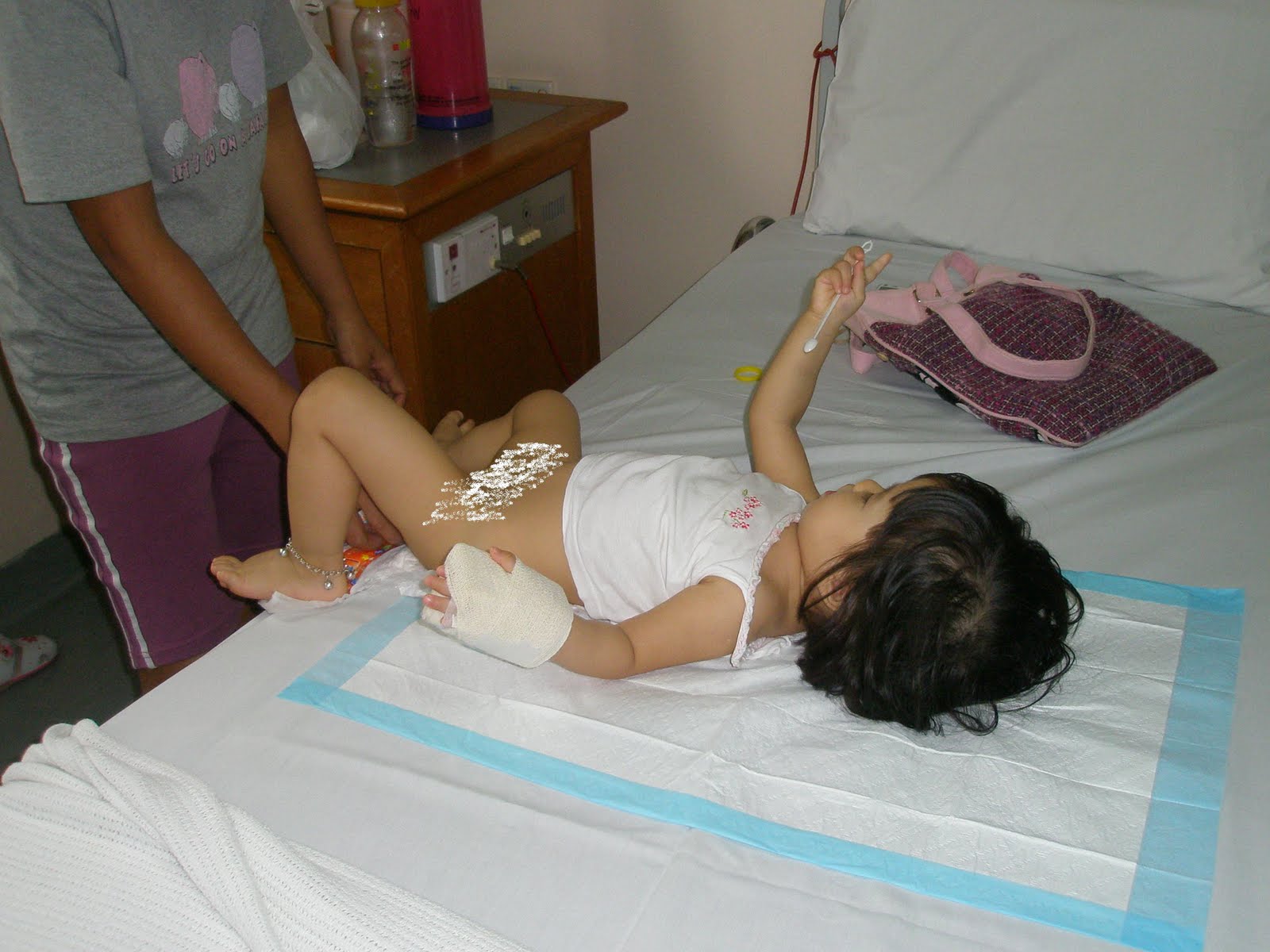 [Collecting+pee.JPG]