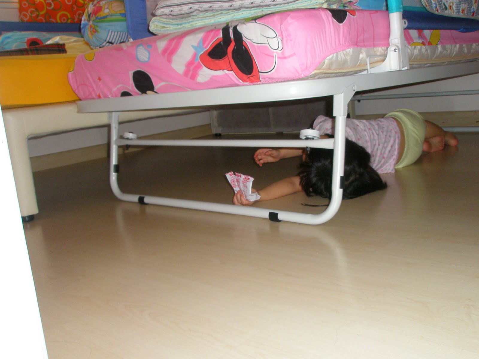 [Sick+Cass,+Sher+under+bed+032.jpg]