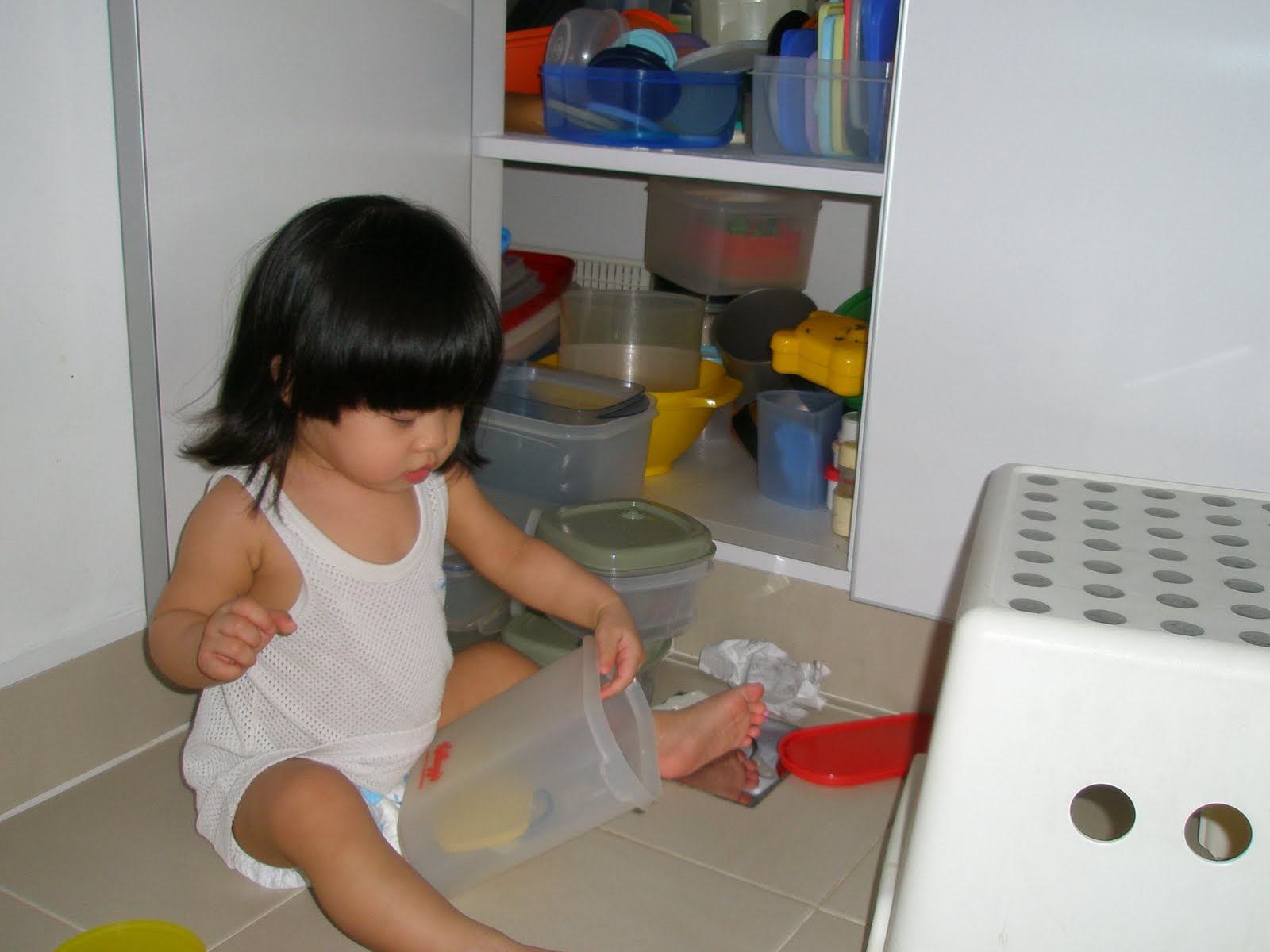 [Sick+Cass,+Sher+under+bed+028.jpg]