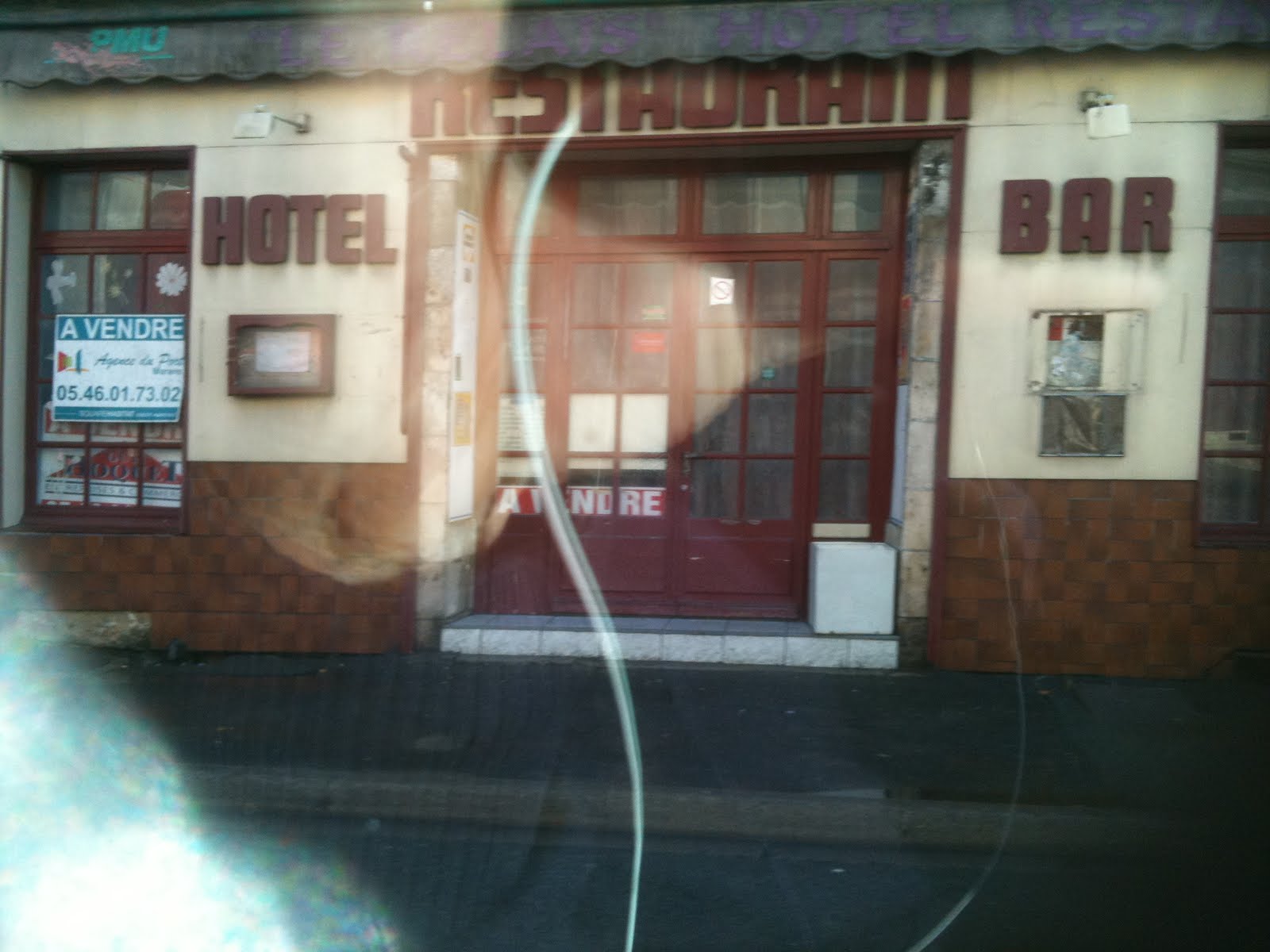 Bien au fond du petit trou movie