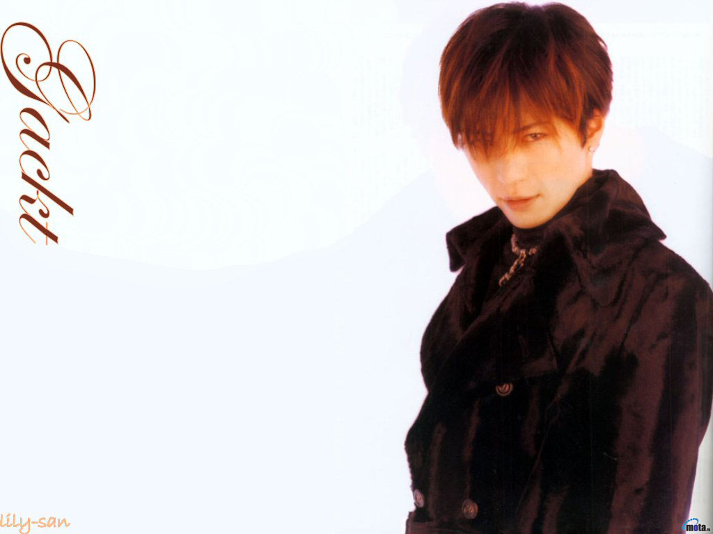 [wall_gackt_007123.jpg]