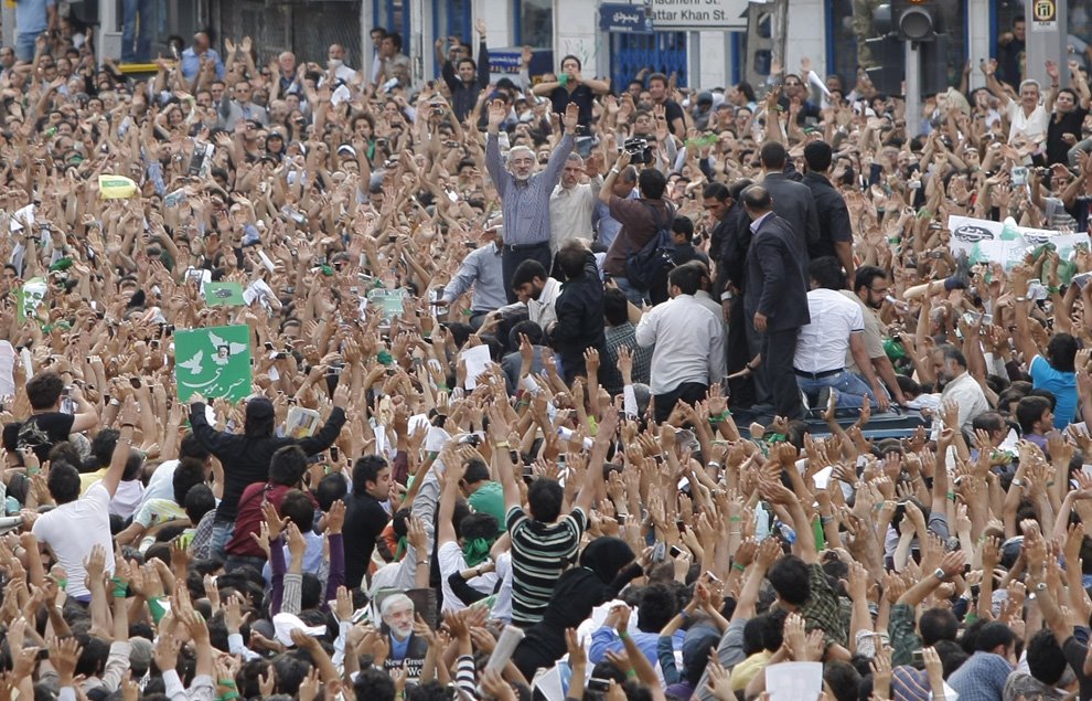 [iran+protesters+Mousavi+june+15+2009.jpg]