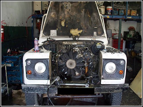 [rover-engine-remove-20100201-500.jpg]