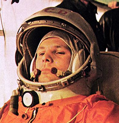 http://1.bp.blogspot.com/_9UxHwUfG2qQ/TJLTmoOy1SI/AAAAAAAADYc/Uezih5ZjKMQ/s1600/yuri-gagarin-in-space.jpg