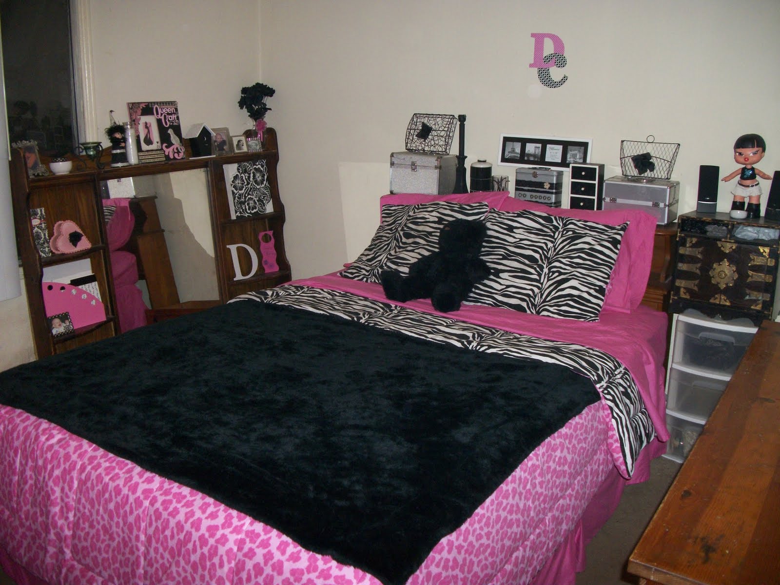Home Design: Black Pink White Bedroom