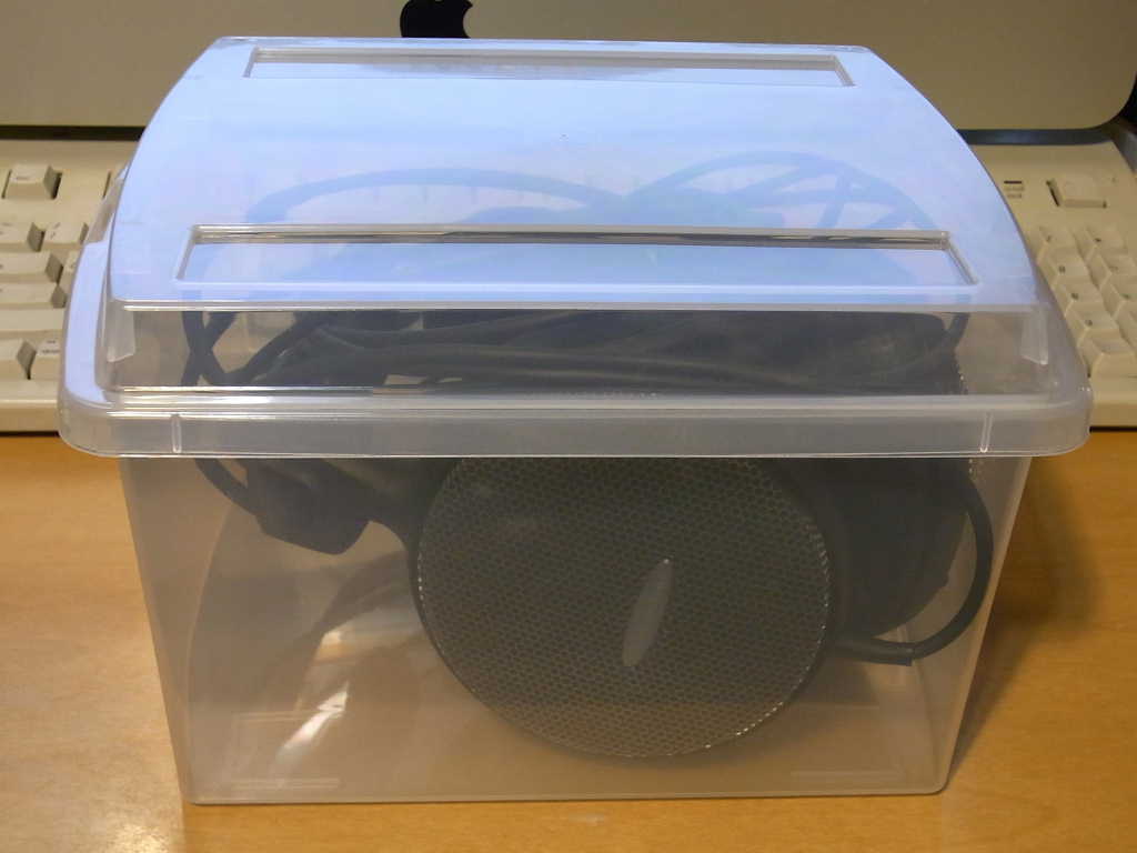卓上オーディオ Tabletop Audio ヘッドフォン収納ケース 100円ショップのコミック本収納ボックス