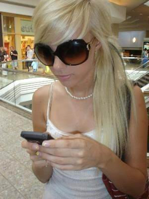 http://1.bp.blogspot.com/_9Zf_P9g6cuo/SJM0E5LMtXI/AAAAAAAAAyE/CsX-3Iz7Qd4/s400/cute-blonde-emo-hairstyles-58.jpg