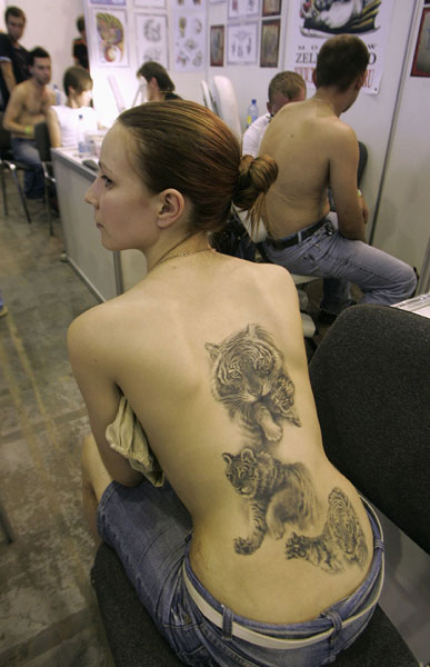 back tattoos of tigers. Girl with Cool tiger tattoo on