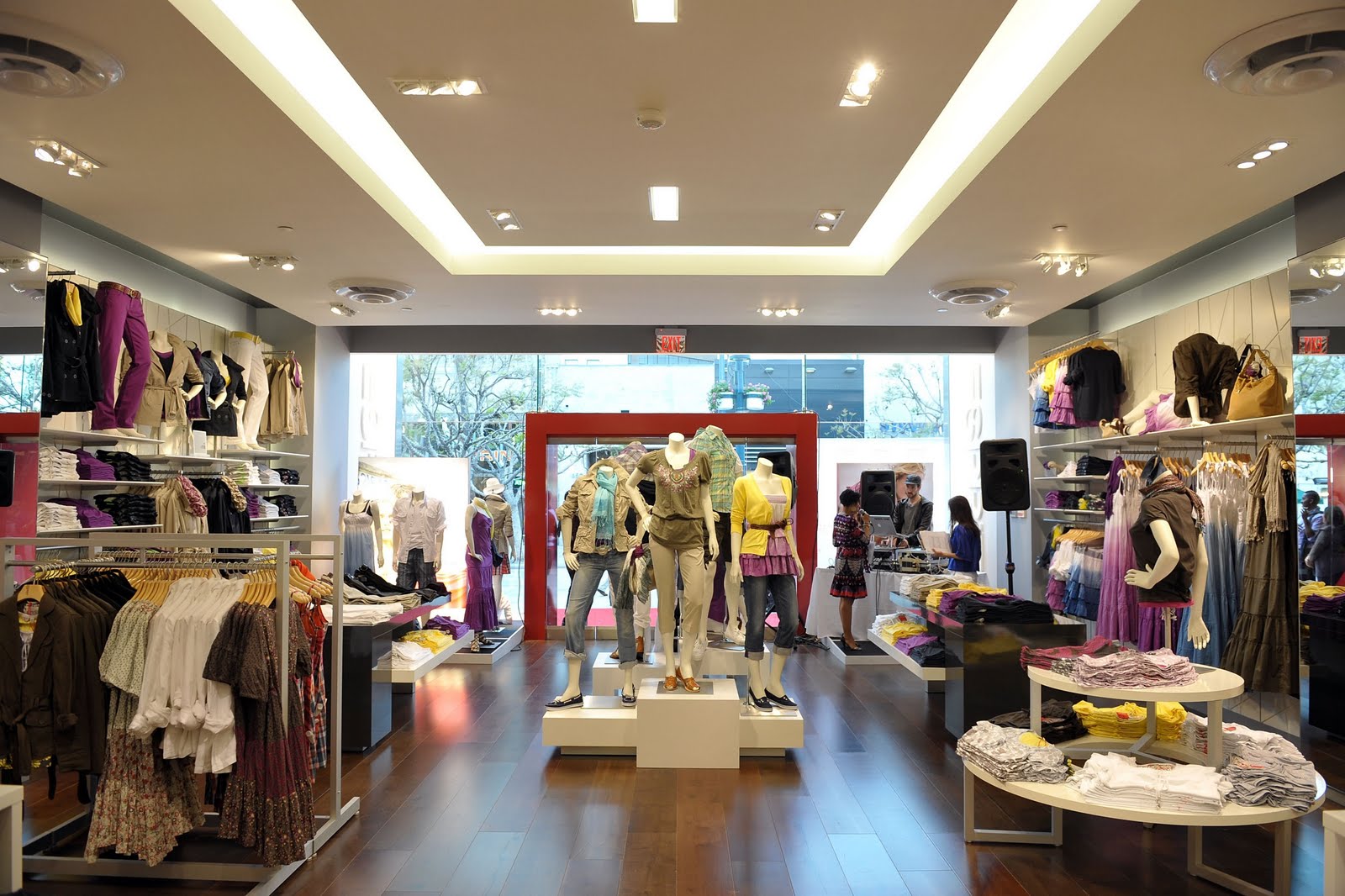 [esprit_santa+monica_store.JPG]